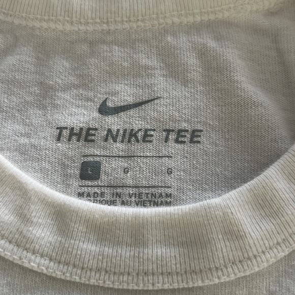 The Nike Tee - White - Large - Picture 2 of 4